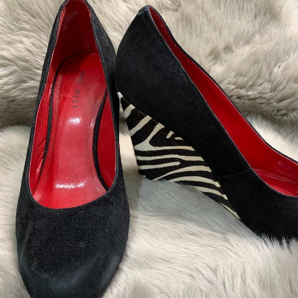 Black Zebras - Picture 2 of 5